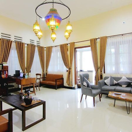 Musafir Guest House Syariah Surakarta  Bagian luar foto