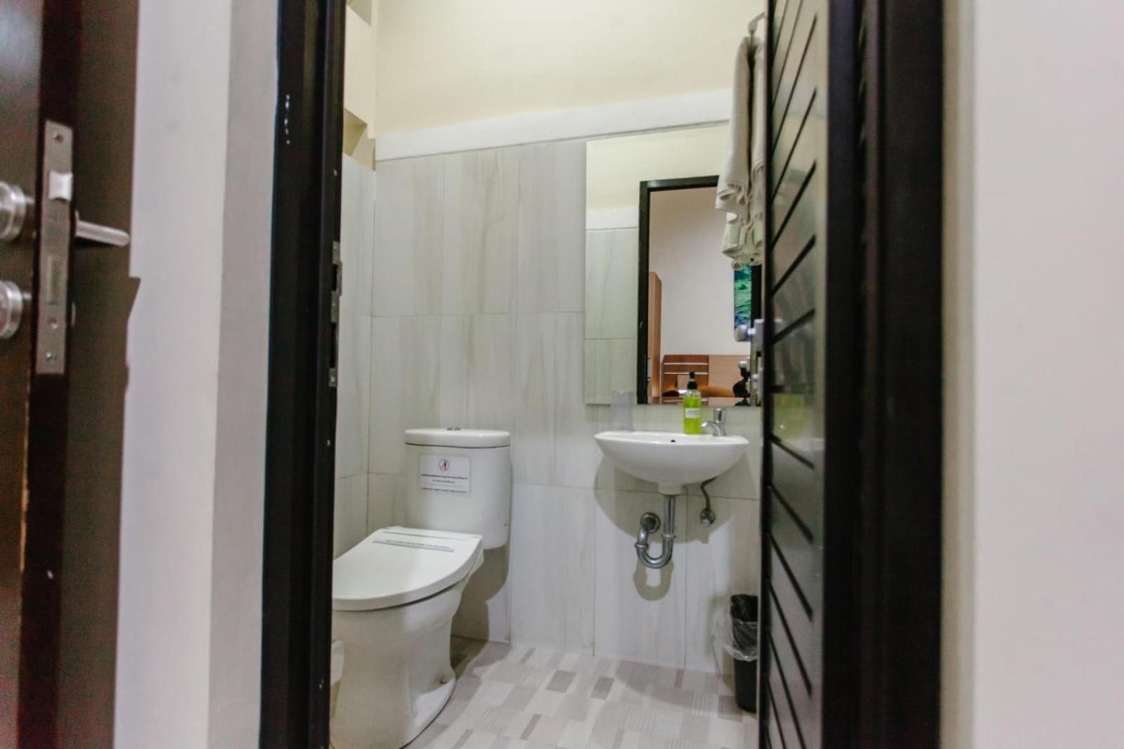 Musafir Guest House Syariah Surakarta  Bagian luar foto