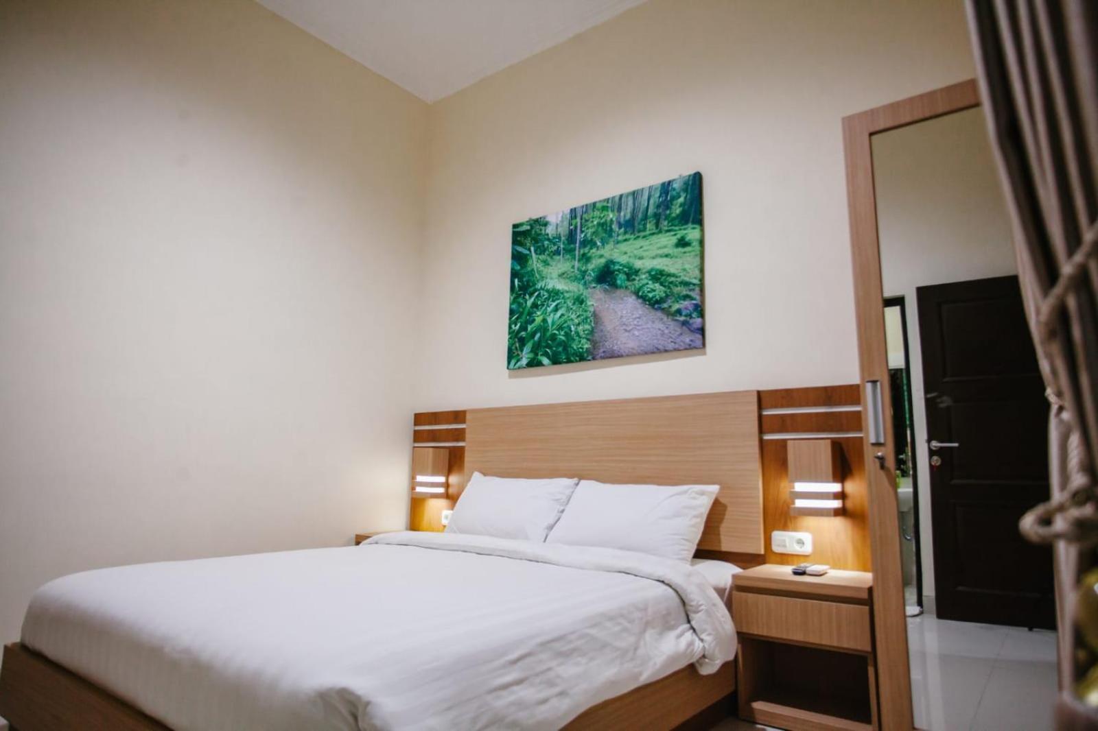 Musafir Guest House Syariah Surakarta  Bagian luar foto
