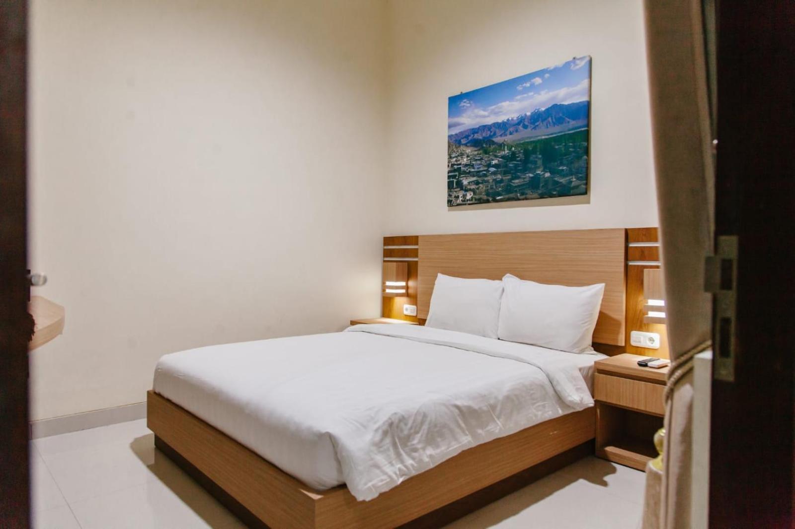 Musafir Guest House Syariah Surakarta  Bagian luar foto
